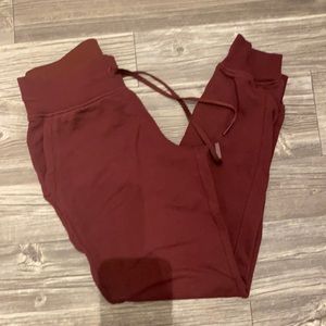Lulu lemon women’s joggers maroon size 4